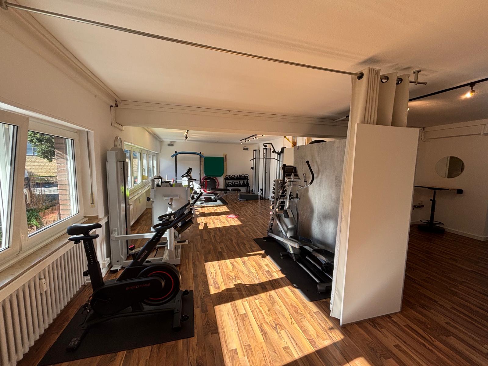 Neuste Geräte im Sportraum der Physiotherapie Praxis in Mettmann